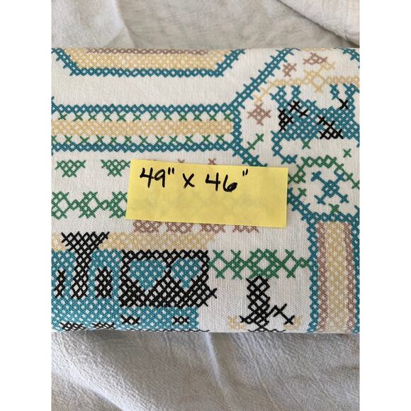 Vintage cotton farmhouse tablecloth 49x46 cottage core linens textiles fabric - Picture 9 of 9